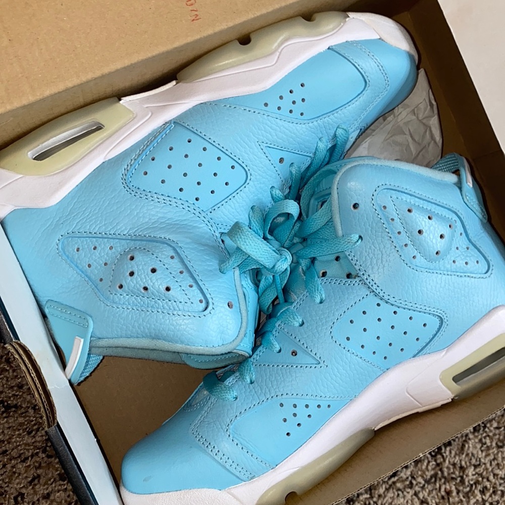 Jordan 6 Still Blue Size 6Y=7.5W.